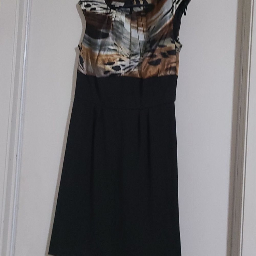 Dress wirh capped sleeves and animal print